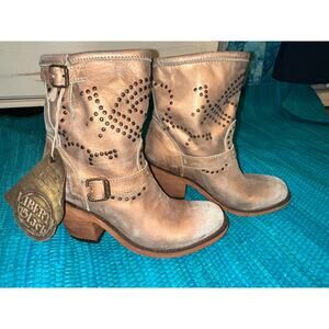 NWT LIBERTY BLACK BURNISHED GOLD BRONZE STUDDED BUCKLED LEATHER BOOTS 8